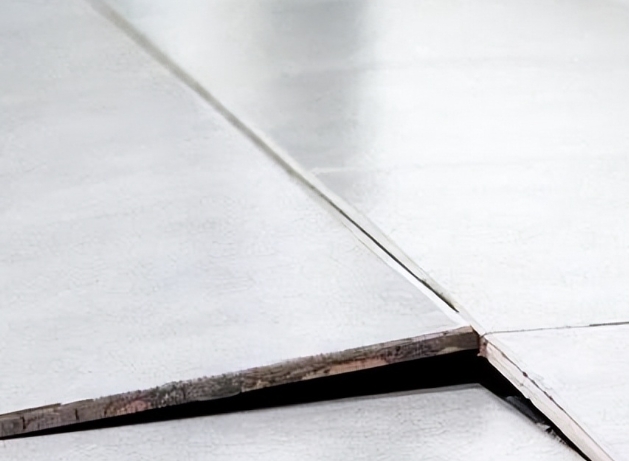 甘井子瓷砖空鼓维修公司专业分享瓷砖空鼓是由多种因素共同作用导致的，主要包括以下几个方面